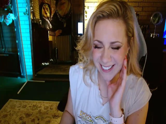 Live sex webcam photo for Sweetestlilly #272183601