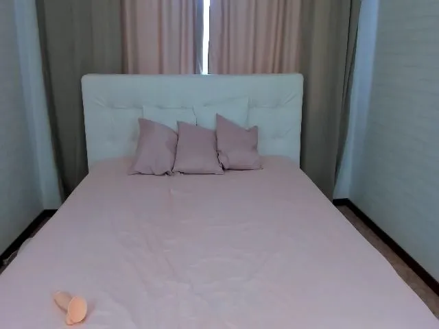 Live sex webcam photo for Sweetkitty34 #273139099