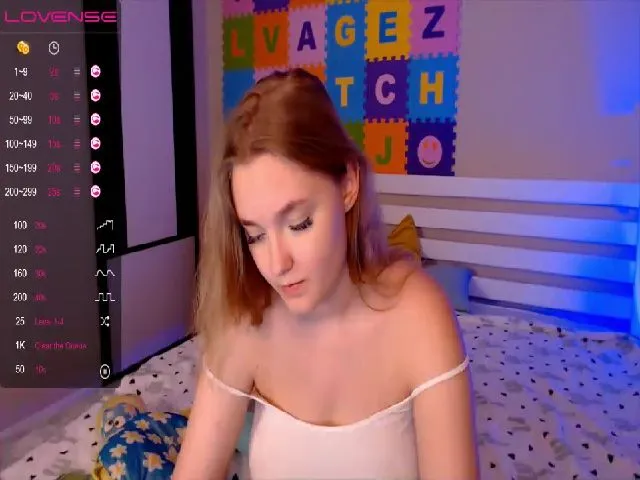 Live sex webcam photo for SweetmiMia #272331635