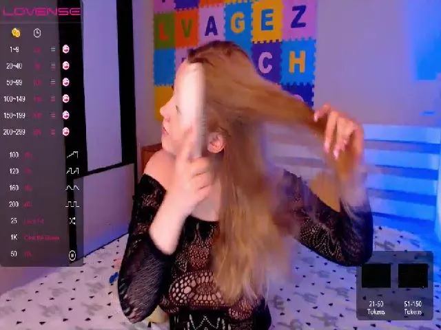 Live sex webcam photo for SweetmiMia #272345706