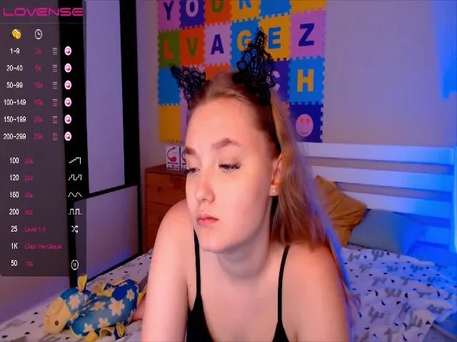 Live sex webcam photo for SweetmiMia #272384458