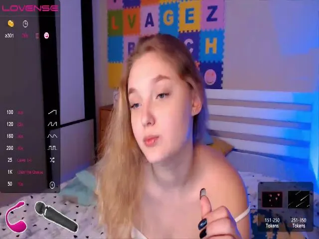 Live sex webcam photo for SweetmiMia #272856326