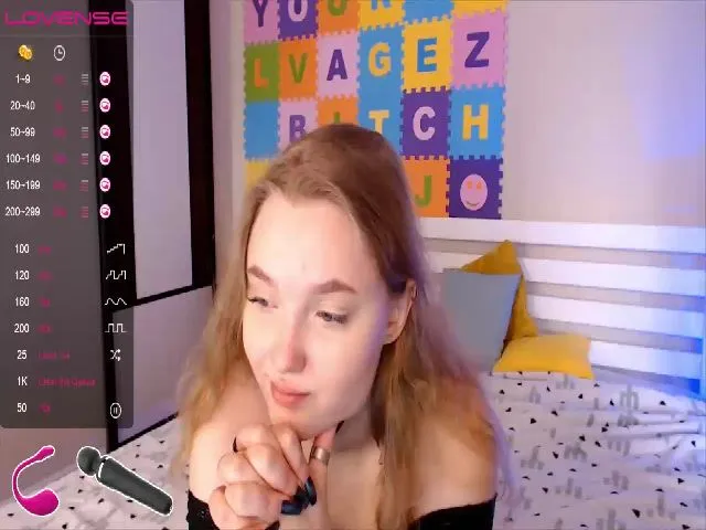Live sex webcam photo for SweetmiMia #272905792