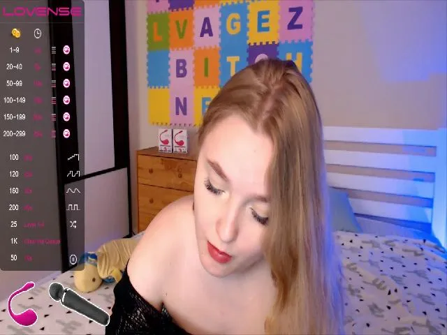 Live sex webcam photo for SweetmiMia #273033596