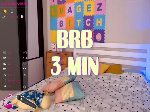 Live sex webcam photo for SweetmiMia #273126089