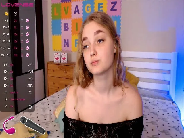 Live sex webcam photo for SweetmiMia #273394566
