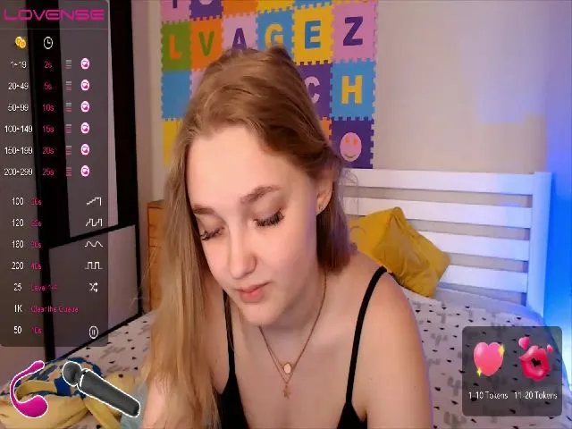 Live sex webcam photo for SweetmiMia #273446715