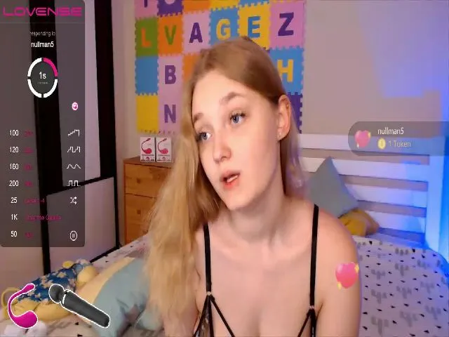 Live sex webcam photo for SweetmiMia #273461418