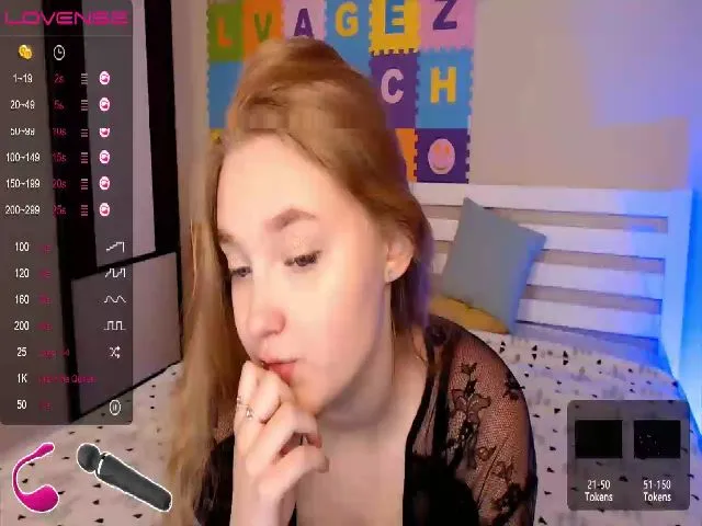 Live sex webcam photo for SweetmiMia #273549410