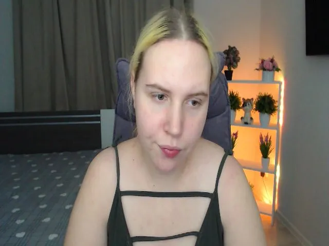 Live sex webcam photo for SweetnessLucy #271684926