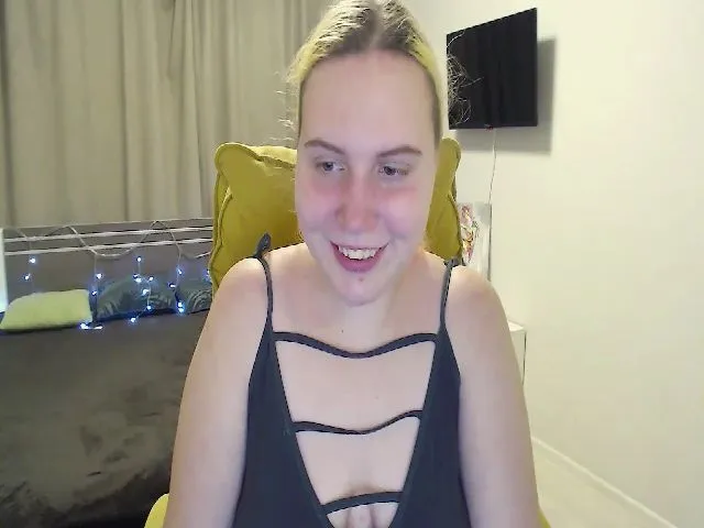 Live sex webcam photo for SweetnessLucy #271762645