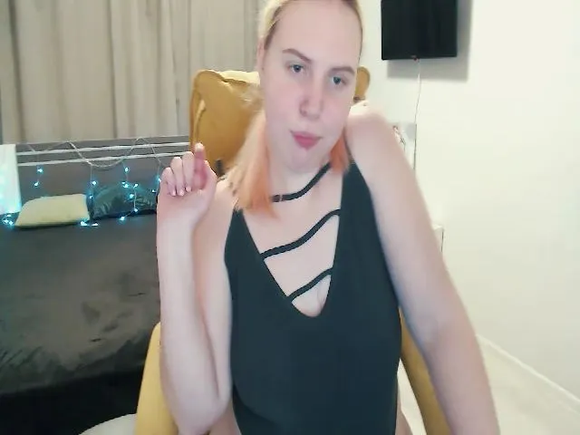 Live sex webcam photo for SweetnessLucy #271763670
