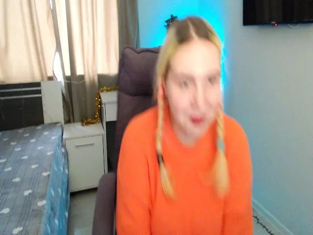 Live sex webcam photo for SweetnessLucy #271966246