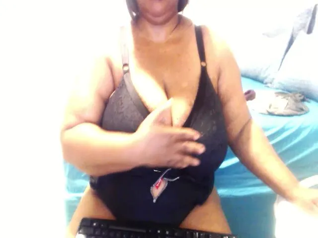 Live sex webcam photo for Sweetnozie #271781877