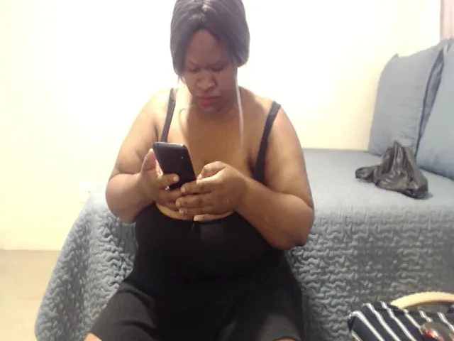 Live sex webcam photo for Sweetnozie #271893507