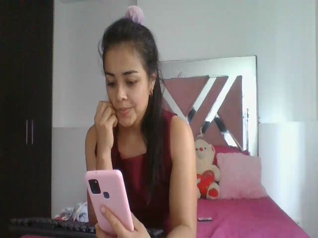 Live sex webcam photo for Sweett_squirt #274940734