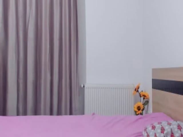 Live sex webcam photo for SylvieMilf #271909444