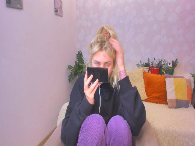 Live sex webcam photo for TabeyaLyy #271901604