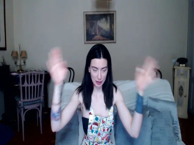 Live sex webcam photo for Takemecloser #273121571