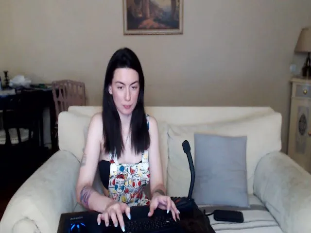 Live sex webcam photo for Takemecloser #273497344