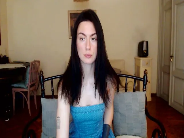 Live sex webcam photo for Takemecloser #273724795