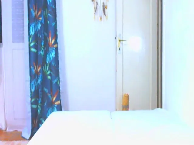 Live sex webcam photo for Tamia_lou #271890732