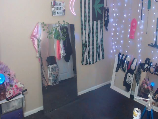 Live sex webcam photo for Tara_Quartz #271716807