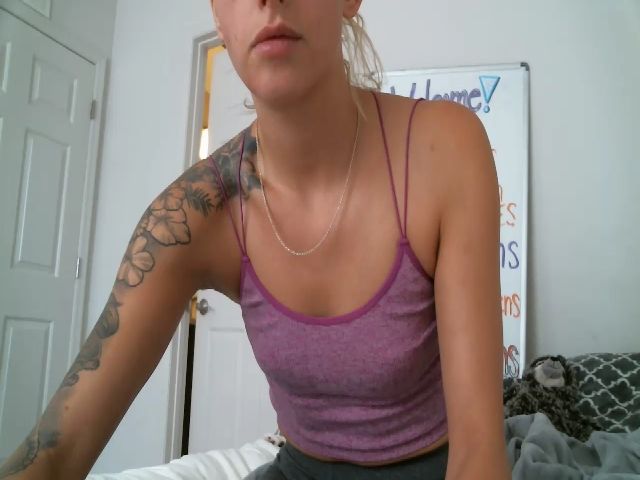 Live sex webcam photo for Tati_Rae #272610893