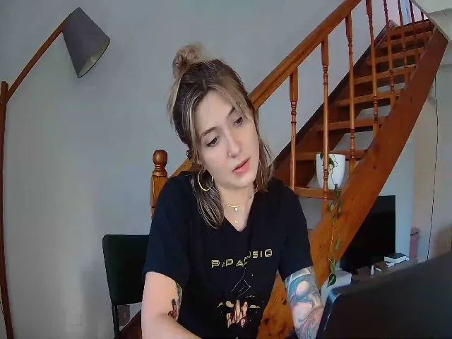 Live sex webcam photo for Tattoo_bbgirl #272686407