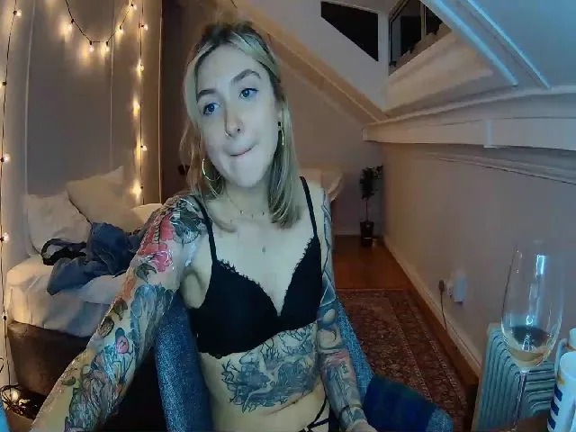 Live sex webcam photo for Tattoo_bbgirl #273995460