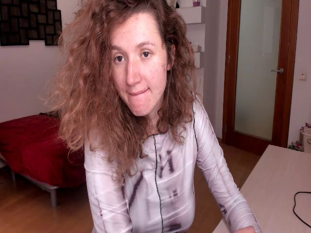 Live sex webcam photo for TayaCute #272133696