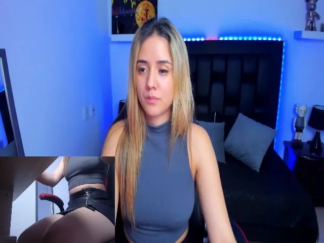 Live sex webcam photo for Taylorrhami #272993774