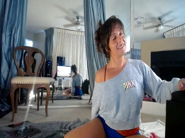 Live sex webcam photo for TemptinDesire #273951874