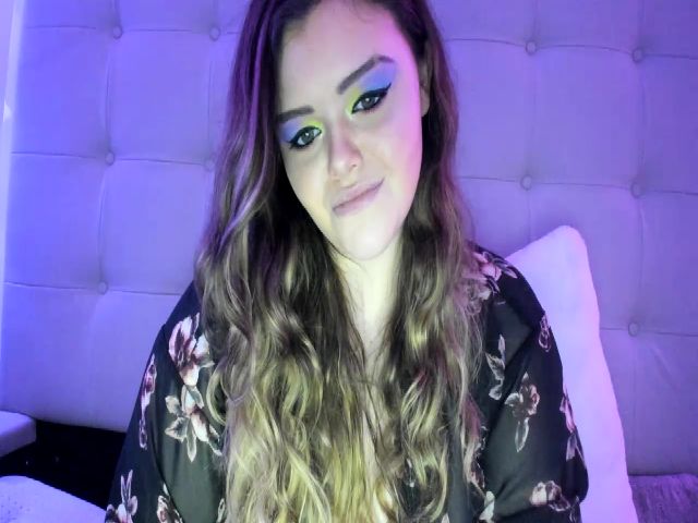 Live sex webcam photo for TemptressV #273404941