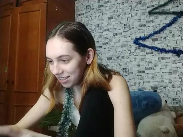 Live sex webcam photo for Tessa005 #271723044