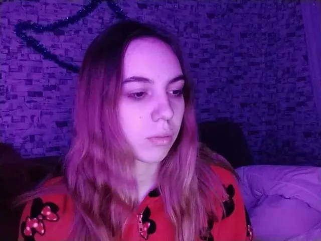 Live sex webcam photo for Tessa005 #271947175