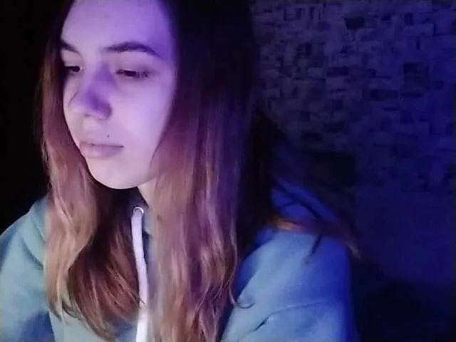 Live sex webcam photo for Tessa005 #271998372
