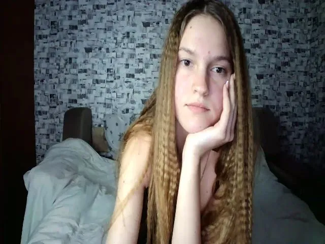 Live sex webcam photo for Tessa005 #272359179