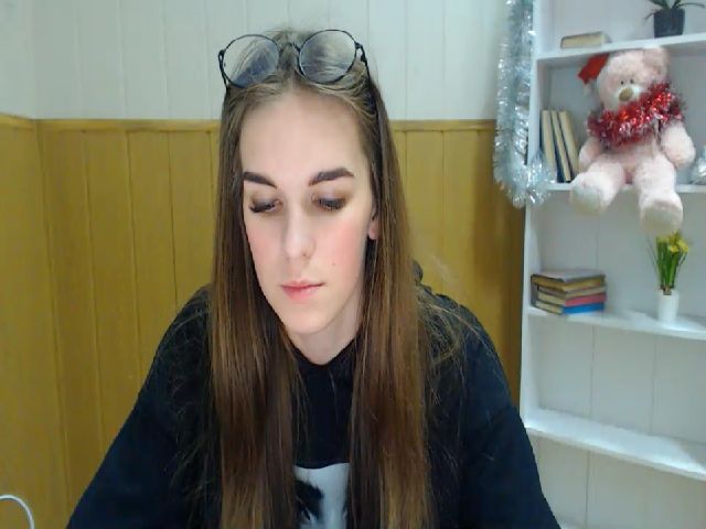 Live sex webcam photo for TessaLoveXX #271784439