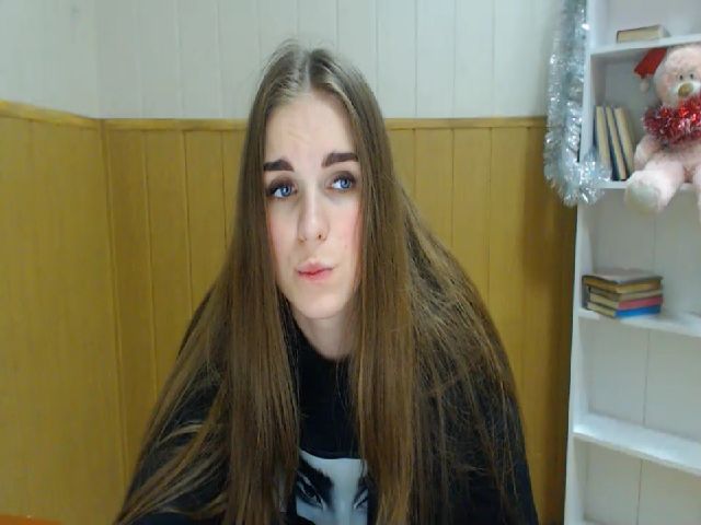 Live sex webcam photo for TessaLoveXX #271784805