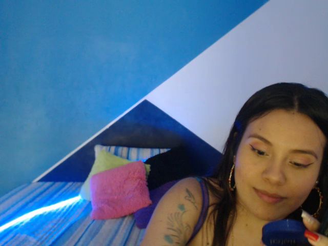 Live sex webcam photo for Thamarasaenz #271924647