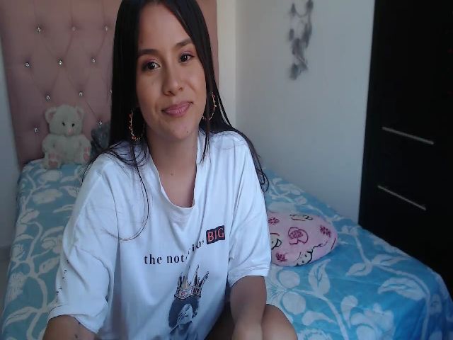 Live sex webcam photo for Thamarasaenz #273386307