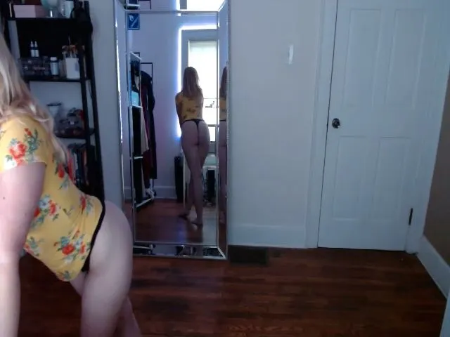 Live sex webcam photo for TheFuckFairy #273741711