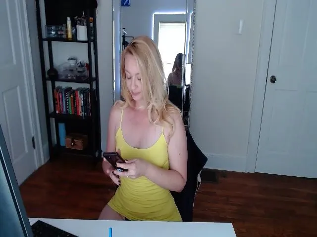 Live sex webcam photo for TheFuckFairy #273887557