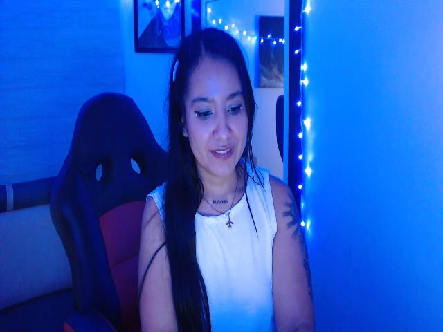 Live sex webcam photo for TheLatinBunny #272682408