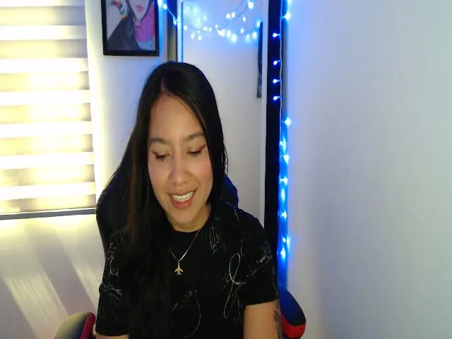 Live sex webcam photo for TheLatinBunny #272955952