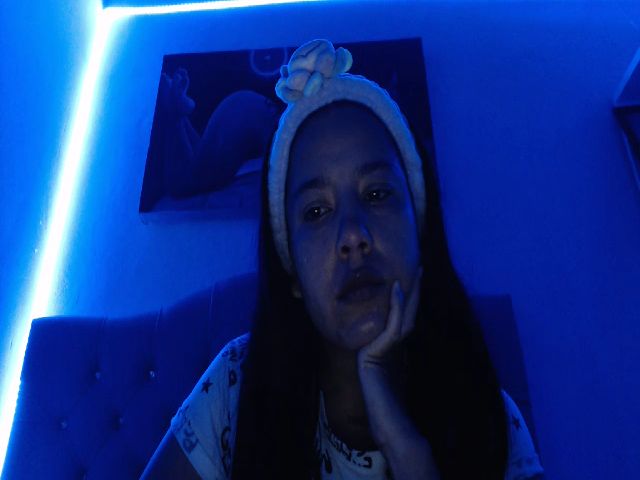 Live sex webcam photo for TheLatinBunny #273103647