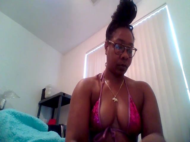 Live sex webcam photo for Thicknessluv1 #273806615