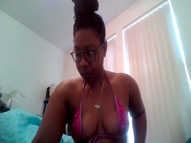 Live sex webcam photo for Thicknessluv1 #273806749