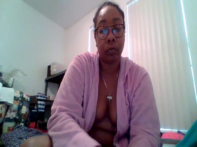 Live sex webcam photo for Thicknessluv1 #273901642